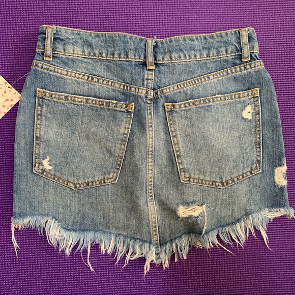 Free People Denim Embroidered Skirt with pockets NWT - Picture 3 of 7